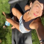 Ceren Benderlioğlu Instagram - Huzurlu bir kaç kitap , hoparlör, bir iki şort ,bra,bikini , deniz kokan havlular🐼 hayaliyle …..