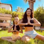 Ceren Benderlioğlu Instagram - Huzurlu bir kaç kitap , hoparlör, bir iki şort ,bra,bikini , deniz kokan havlular🐼 hayaliyle …..