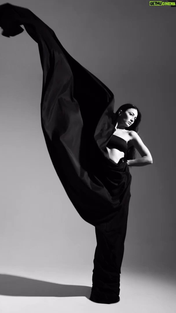 Ceren Benderlioğlu Instagram - Aralık @retouchmagist Styling @cihan.nacar 📸 @ferdademir_ 📹 @unalavcii Saç @sabitakkaya Makyaj @pelinpehlivanogluu Stüdyo @nixas.communications @meji.istanbul