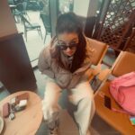 Ceren Benderlioğlu Instagram - Kafamda deli sorularla haftayı bitirdim sorular bana kalsın ama Kate nerede gerçekten merak ediyorum