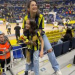 Ceren Benderlioğlu Instagram – FENERBAHÇE 💙💙💙💙 @yellowthecanaryfb @efsane23erkankaraca sonunda bu gece tanıştık gururumuzsun @fenerbahce