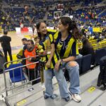 Ceren Benderlioğlu Instagram – FENERBAHÇE 💙💙💙💙 @yellowthecanaryfb @efsane23erkankaraca  sonunda bu gece tanıştık gururumuzsun @fenerbahce