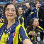 Ceren Benderlioğlu Instagram – FENERBAHÇE 💙💙💙💙 @yellowthecanaryfb @efsane23erkankaraca  sonunda bu gece tanıştık gururumuzsun @fenerbahce