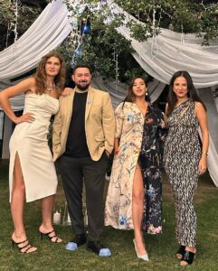 Ceren Taşçı Instagram - Deniz Düğüning & Aslında Özgürsün Lovers ❤️ Çiçeği de benimki kaptı @ecrinbolkar_ 🔥 #denizbilgehanwedding