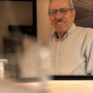Ceren Taşçı Instagram - Bugün sen gideli tam bir ay olmuş Babacığım.Provalara başlayalı iki ay,Adada güzel bir gün geçireli 19 gün,beraber mantı yapıp akşamına Melike Şahin konserine gideli altı ay,seçimin üstünden 31 gün,beraber rakı içmemizin üstünden bir sene,sensiz geçirdiğim ilk babalar gününün üstenden 11 gün,en son elini tutuşumun üzerinden bir ay 5 saat, geçmiş.Şimdi sesini duyamadığım bu bayram gününde sensiz içtiğim rakılara,sensiz gittiğim konserlere,sensiz dinlediğim müziklere,sensiz gördüğüm denizlere bakarken, içimde kalbimin ortasında benimle olduğunu bildiğimi ve seni çok özlediğimi söylemek istiyorum.Oyunum çıkacak ve ilk kez izleyemeyeceksin ve bunu düşündüğüm ve seni özlediğim bu anın üzerinden de zaman akıp gidecek…