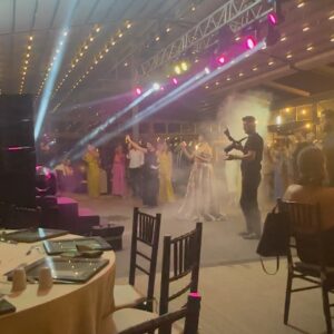 Ceren Taşçı Instagram - Deniz Düğüning & Aslında Özgürsün Lovers ❤️ 
Çiçeği de benimki kaptı @ecrinbolkar_ 🔥
#denizbilgehanwedding