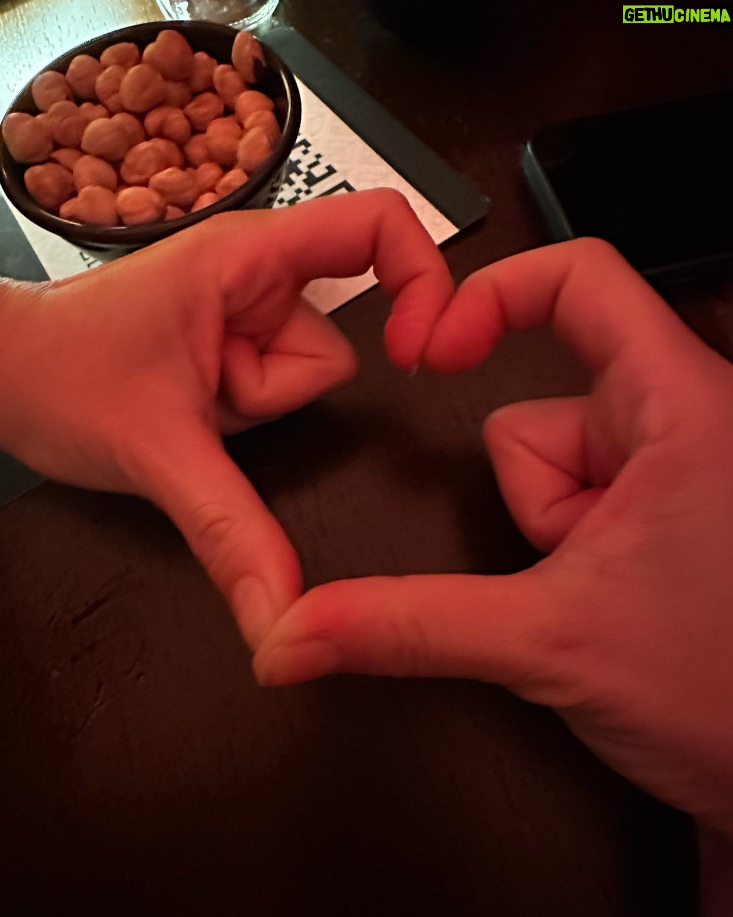 Ceren Taşçı Instagram - Çat diye çatlamak üzereyim 🐣