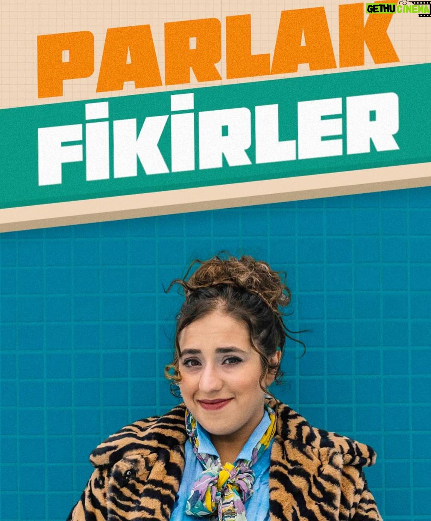 Ceren Taşçı Instagram - Tanıştırayım Gülderen Biricik. İsmiyle müsemma biricik biri. Bu sene beni hayata bağlayan şeylerden biri oldu Gülderen’e çalışmak. Böyle söyleyince romantize ediyor gibi oluyor ama tüm gerçekliğiyle söylüyorum; zorlu bir yılı atlatmamda zaman zaman depresyondan çıkmamda büyük payı var. Oyunda Macbeth’ e dönüşen bir kadını oynuyorum. Kolay rastlanır bir rol değil haliyle ve beni denemek ve seyirciyle her seferinde yeniden deneyimlemek çok heyecanlandırıyor. Bir de müthiş oyun arkadaşlarım da olunca keyfimden geçilmiyor. Size bugün keyfimden bahsetmek istedim biraz da heyecanımdan, öyle işte. @bonobotiyatro gencecik bir ekipten oluşuyor ve ilk oyunları @parlakfikirleroyun . Ve bize inanıp destekleyen yapımcılarımız var @platzproject @flanoryapim ve uygulayıcı yapımcımız @noyapim . Bu dönemde bu ekonomik koşullarda tiyatro yapmak ne kadar zor olsa da tüm inadımızla ve heyecanımızla sahnelerde olacağız tabi ki sizlerin de desteğiyle. Ben tarihlerimizi de şöyle bırakıyorum. 4 Mayıs @moisahne 15 Mayıs @atlas.1948 Doğum günüm koşun gelin sonra da sarılırız🫶 24 Mayıs @alankadikoy 26 Mayıs @houseofperformanceofficial Biletlerimiz @biletinial ve @tiyatrolar üzerinden satışta ✨
