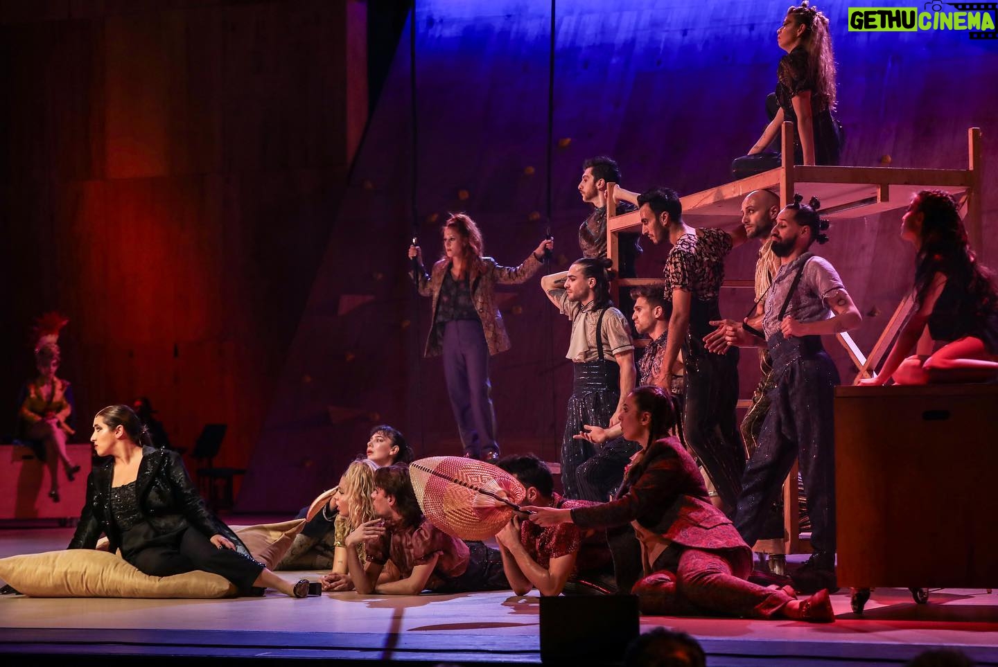 Ceren Taşçı Instagram - Fannylendiniz Aşık Shakespeare @asikshakespearesahnede ❤️ @zorlu_psm @piuent @sakm_online
