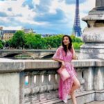 Ceren Yılmaz Instagram – Yok öyle umutları yitirip karanlıkta savrulmak. Unutma; aynı gökyüzü altında, bir direniştir yaşamak.  Nazım Hikmet 💗
