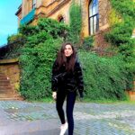 Ceren Yılmaz Instagram – “Gülmek, hayatın en güzel eylemidir. Her ne varsa sizi bundan alıkoyan, onları yok edin.” Charlie Chaplin. 💚