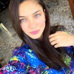 Ceren Yılmaz Instagram – Bugün rengarenk giyinin çocuklar gibi 🌈 💜💚💖💙 #23nisan 😇