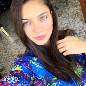 Ceren Yılmaz Instagram - Bugün rengarenk giyinin çocuklar gibi 🌈 💜💚💖💙 #23nisan 😇