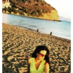 Ceren Yalazoğlu Karakoç Instagram - Küçük şeyler bekle bizi 🤫