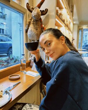 Ceren Yalazoğlu Karakoç Instagram - Canım teşekkür ediyorum 😂🥰😍❤️ 
📸 @silaaturkoglu 💐