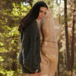 Ceren Yalazoğlu Karakoç Instagram – “Hayatlarında en önemli varlıkları evlatları olan ve onlara sonsuz sevgi veren bir anne ve babayla büyüdüm. Benim bu güzel ailede öğrendiğim en önemli değer; iyi bir insan olmak. Yaptığım yanlışlarla ve doğrularla beni olduğum gibi kabul eden bir ailede büyümenin, bugün ayakları yere basan ve özgüvenli bir kadın olarak ne kadar kıymetli olduğunu anlıyorum.“ 

Ceren Karakoç’un yer aldığı ALL Kasım 2023 sayısı dijital platformlarda ve bayilerde. 

Yayın Direktörü: @meltemaydin_ofc
Genel Yayın Yönetmeni ve Röportaj: @salihdevrim
Fotoğraf: @biemre
Moda Editörü: @cerenalist
Saç: @volkanbayarr 
Makyaj: @hidayetkorkmaz_
Fotoğraf asistanı: @samet0sahin
Moda editörü ekibi: @iremakadam , @dilaraaasayarr , @c.cerenkara @pinaatunuslu