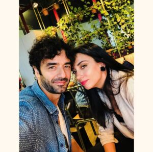 Ceren Yalazoğlu Karakoç Instagram - Sevgili iyi ki doğdun🥂
Seni seviyorum ❤️