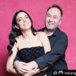 Ceren Yalazoğlu Karakoç Instagram - Keyifli okumalar 💐 🤍#Repost @hakangence with @use.repost ・・・ Canlandırdığı karakterle son günlerde ekranın en merak edilen ve yıldızı parlayan ismi oldu. İnsanları o kadar inandırdı ki sosyal medyada kendisini görenlerin “Şoka uğradık, sen Nursema değil misin” diye tepki verdiğini anlatıyor. Peki, kim bu Ceren Karakoç, namı diğer Nursema? Buluştuk; hikâyesini, evliliğini, diziden yola çıkarak kadına şiddeti ve kariyer yolculuğunu konuştuk, “Hem Nursema’nın hem de Ceren’in sektörden alacağı intikam var!” #hakangenceilesıkımuhabbet #hurriyetpazar 📸 @muhsinakgunofficial #cerenkarakoc #nursema #kızılcıkşerbeti @cerenykarakoc