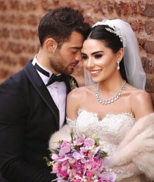 Cevahir Turan Instagram - 19.01.2019 Tam 5 yıl geçmiş ☺️ bu 5 yılı iki minik el ile taçlandırmışız ❤️❤️ Çok şükür. İyi ki ☺️❤️🧿 @arman.yildiz