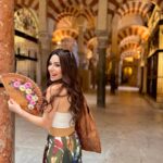 Cevahir Turan Instagram – Hayatımda ilk kez bir yelpazem oldu. Meğer sıcak havalarda ne iyi oluyormuş ☺️ Bu fotoğrafın altına öylesine yorum yazın. Çekiliş yapacağım. Çıkan 3 kişiye İspanya’dan el yapımı yelpaze hediye edeceğim 🥰 çekilişi önümüzdeki pazartesi 15 Nisan yapacağım ☺️ #cordoba #spain #andalucia