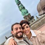 Cevahir Turan Instagram - Arman’a her zaman ki gibi sordum: “Arman sence bu postun altına ne yazayım?” Arman’ın klasik cevabı: “Destan yazma. ‘Kocamı çok seviyorum’ yaz, yeter!” 😒 #denmark #kronborg #frederiksborgcastle