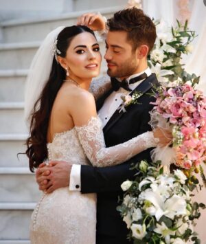 Cevahir Turan Instagram - 19.01.2019 Tam 5 yıl geçmiş ☺️ bu 5 yılı iki minik el ile taçlandırmışız ❤️❤️ Çok şükür. İyi ki ☺️❤️🧿 @arman.yildiz