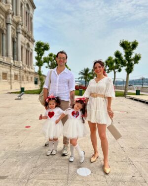 Cevahir Turan Instagram - Güzelliklerim 🥰 Onlarla daha güzel oluyorum ❤️