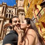 Cevahir Turan Instagram – Endülüs’ten herkese selamlar 🥰 Gypsy kültürü, bolca flemenko ile karşılaşırım diye umuyordum. İlk gün Malaga’da pek denk gelemedik ☺️ Yarın farklı şehirlerde gözüm gypsyleri arayacak ☺️ #spain #malaga