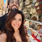 Cevahir Turan Instagram – Endülüs’ten herkese selamlar 🥰 Gypsy kültürü, bolca flemenko ile karşılaşırım diye umuyordum. İlk gün Malaga’da pek denk gelemedik ☺️ Yarın farklı şehirlerde gözüm gypsyleri arayacak ☺️ #spain #malaga