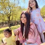 Cevahir Turan Instagram - Güzel bir günden güzel kareler ❤️ Herkes neresi olduğunu sormuş. Kurtköy’ü biraz geçince Doğa Çiftlik Evi adında bir restoran. Aynı zamanda hayvan çiftliği de var. Çiftliğe girmek ücretsiz. Sadece restoranda yedğinizi ve içtiğinizi ödüyorsunuz. Fiyatları da makul çoğu yere kıyasla.. Eski evimize yakın olduğu için sıkça giderdik. Eskiden lamalar da vardı. Şu an tedavi oluyorlarmış ☺️ Şu an deve, atlar, keçiler, inekler ve kümes hayvanları var ☺️ Şöyle İstanbul’un gürültüsünden ve kargaşasından kaçıp doğa havası almak isteyen ve aynı zamanda hayvanları beslemek isteyenlere tavsiye edilir. ☺️ #tavsiye