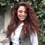 Cevahir Turan Instagram - Eskiden çok sık kullandığım saçlarımın bu halini beğendiniz mi? Yoksa düz mü? Ya da maşalı mı? 🥰