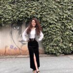 Cevahir Turan Instagram - Eskiden çok sık kullandığım saçlarımın bu halini beğendiniz mi? Yoksa düz mü? Ya da maşalı mı? 🥰