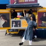Cha Joo-young Instagram - 시원오빠 감사합니다🙇🏻‍♀️ cool시원~땡큐쏘머치 오빠 넘 고마워! #원경 감독님과 함께 팀 모두 잘 먹고 잘 마셨더요 🥨🍵💪🏻 왠지 마음이 어려운 날 덕분에 충전 잘해서 오늘도 무사히 마칩니다 thank youuu! @siwonchoi