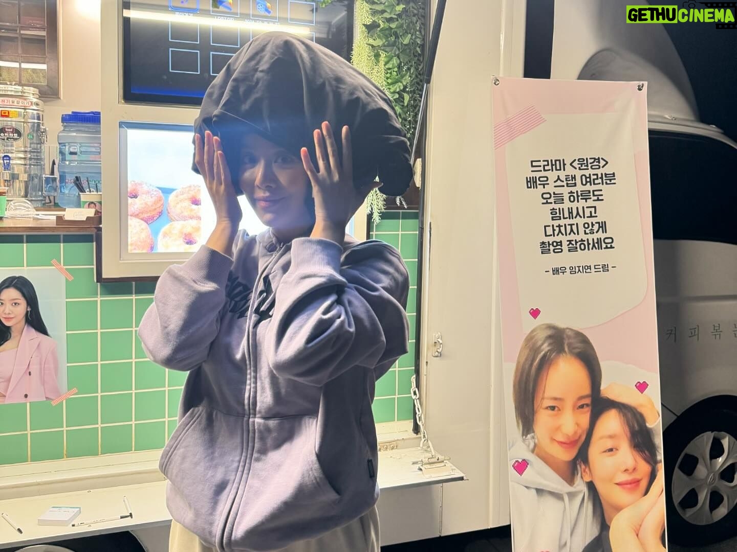 Cha Joo-young Instagram - 사랑하는 지연아 내 사랑 임지연이 @limjjy2 💗💗💗💗💗 오늘 새벽까지 어마무시한 촬영에 모두 종일 바깥에서 떨고 있는데 덕분에 #원경 팀 너무 따뜻하게 힘내서 열심하고 있어 ..🥲 내가 더 사랑해!!! 보고싶어 또 많이많이 힘내자 지연아 고맙다 사랑해 ❤️