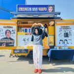 Cha Joo-young Instagram - ㅋㅋㅋㅋ 꾸꾸 삼총사 내가 못살아..ㅜ 이휴 사랑해 고마워 울애깅들 🫳🏻🫳🏻🫳🏻🥹💕 매번 받기만 해서 어쩌나요 team #원경 잘 먹고 마시고 힘내서 촬영해요 암튼 웃겨 자칭 #꾸꾸판개노답삼총사 🤷🏻‍♀️🤦🏻‍♀️😅 그르지 말고 이제라도 답을 찾아보꺄 ^^? 곰아워 🌸