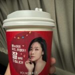 Cha Joo-young Instagram - ❤️‍🔥❤️‍🔥❤️‍🔥 볼뉴머 사랑해요 감사해요 추운 날 따뜻한 커피에 모두 촬영장에서 넘 든든하게 힘이 나요 🥰 고맙습니다 클래시스 볼뉴머! 모델이라 행복해 짜릿해 최고야!❤️‍🔥 @classys_kr @volnewmer.kr #원경