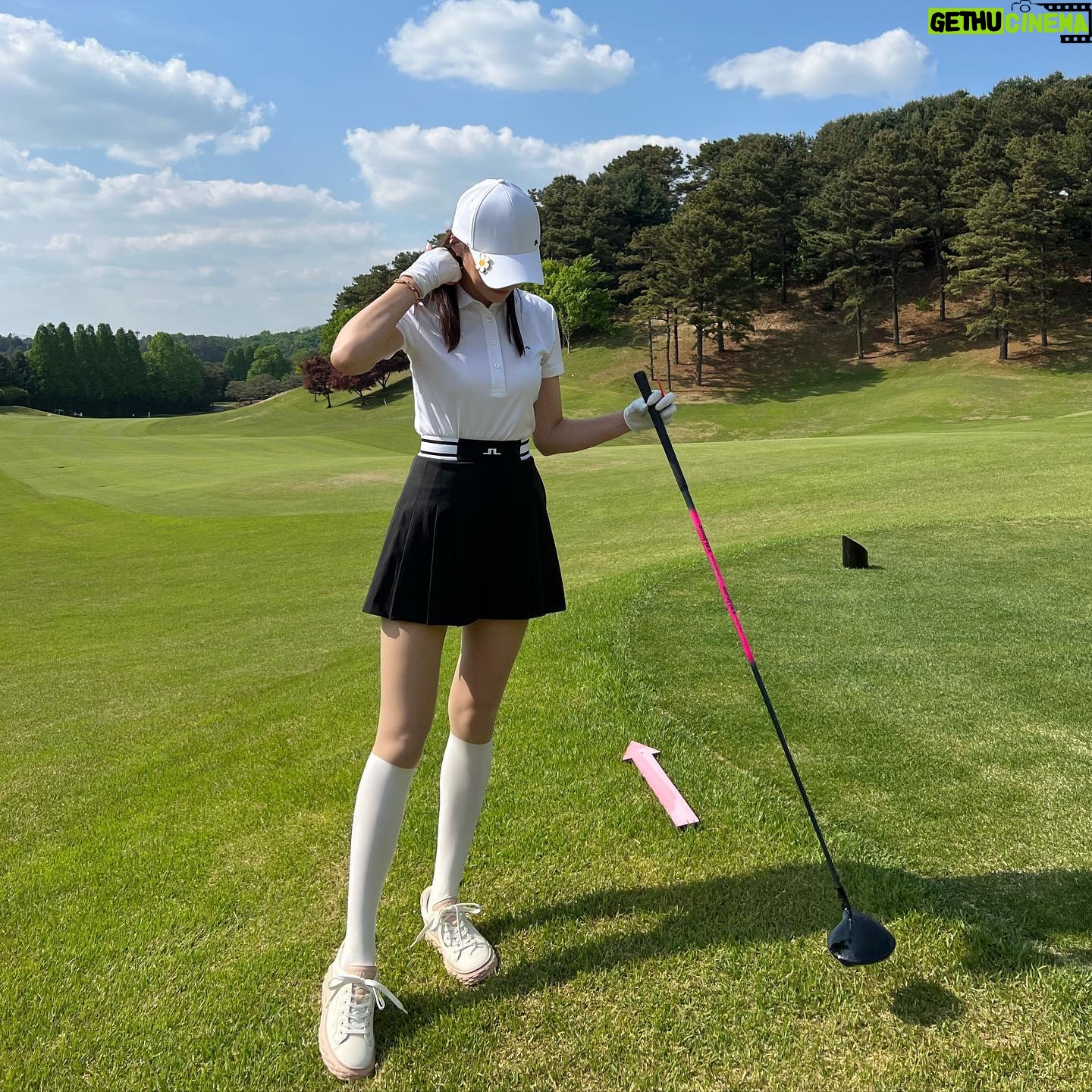 Cha Ye-ryun Instagram - 날씨가 다했네~ 내사랑 지산cc 우리 @stylist_boo 보람 이사님이랑 행복한 라운딩⛳️🏌️♀️ 골프복은 @jlindebergofficial #린드버그 골프화는 지미추&말본 골프화 중에 최고💕