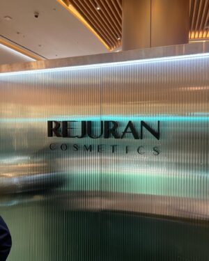 Cha Ye-ryun Instagram - @rejuran.cos.official  리쥬란 코스메틱 첫 팝업 💚
날씨도 너무 좋은 오늘 저희 부부 백화점 나들이 
다녀왔어요 🌿
잠실 롯데월드몰 1층 에서 5월6일 까지 해요~~
너무 좋은 리쥬란 화장품 많은 분들 써보시라고
많은 이벤트 준비 하셨다고 하니~많이 많이 찾아 와주세요💖💖
@pharmaresearch_official 
@rejuran.official 
#리쥬란
#리쥬란코스메틱