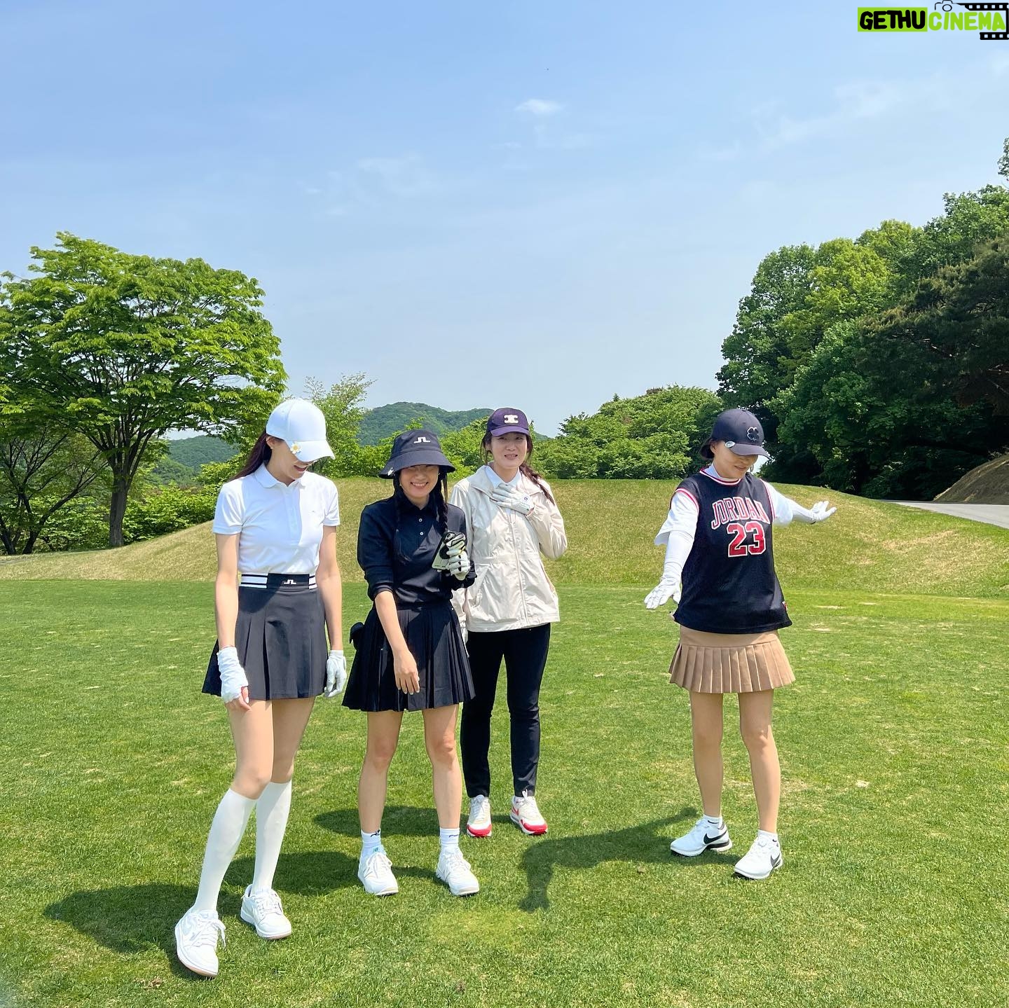 Cha Ye-ryun Instagram - 날씨가 다했네~ 내사랑 지산cc 우리 @stylist_boo 보람 이사님이랑 행복한 라운딩⛳️🏌️♀️ 골프복은 @jlindebergofficial #린드버그 골프화는 지미추&말본 골프화 중에 최고💕