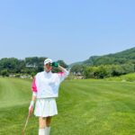 Cha Ye-ryun Instagram - 사랑하는 사람들과 라운딩은 언제나 행복😍⛳️ 날씨가 너무 좋아서 또 행복 💕 너무 예쁜 골프복은 @creve9_golf_official #크리브나인 🍀
