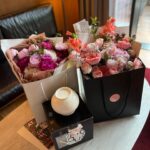 Cha Ye-ryun Instagram - 7년전 오늘 5월25일 💕 저희가 결혼한지 벌써 7주년 이래요👰‍♀️🤵‍♂️ 제가 제일 좋아하는 꽃 작약 매년 5월25일에 잊지않고 준비해주는 츤데레 남편 @uks0718_ 고맙고 사랑해요 💕💖 아난티강남 에서 르페르소나 @lepersona_official 와 함께 7주년 기념 💕 @u.ji.in 우리 뉴진스가 선물해준 항아리 케이크 너무 귀여워 💕고마워