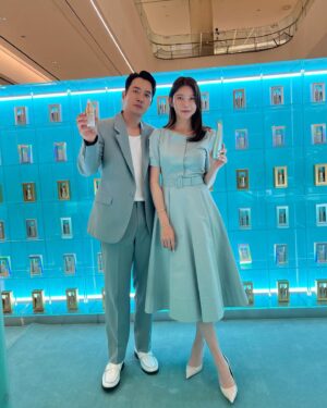 Cha Ye-ryun Instagram - @rejuran.cos.official  리쥬란 코스메틱 첫 팝업 💚
날씨도 너무 좋은 오늘 저희 부부 백화점 나들이 
다녀왔어요 🌿
잠실 롯데월드몰 1층 에서 5월6일 까지 해요~~
너무 좋은 리쥬란 화장품 많은 분들 써보시라고
많은 이벤트 준비 하셨다고 하니~많이 많이 찾아 와주세요💖💖
@pharmaresearch_official 
@rejuran.official 
#리쥬란
#리쥬란코스메틱