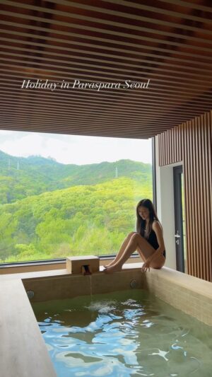 Chae Seo-jin Instagram - 여기.. 서울 맞냐구🥹

#파라스파라서울 #우정여행 #여행