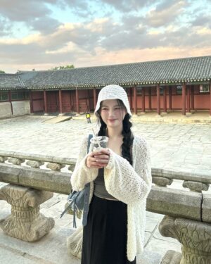 Chae Soo-ah Instagram - 날씨 좋은 요즘🤍

#Gift from @jwpei_official
가방 15% 할인코드 - KR24sua