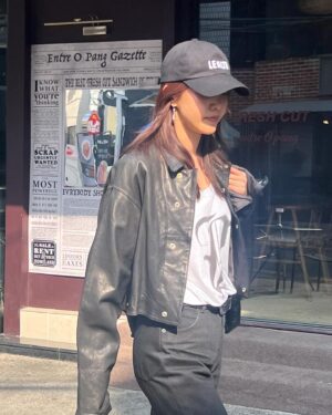 Chae Jung-an Instagram - 주말의 흥~~적이남아있는 압구정길 🔥