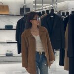 Chae Jung-an Instagram - 연말에 빠질수 없는것~ Music. Dance. And 사람들 🎄