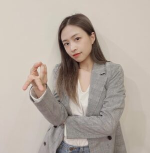 Chaewon Instagram - 이거 이렇게 하는건가요🙂✌️
#갸루피스