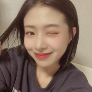 Chaewon Instagram - 집에서😚