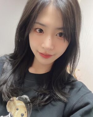 Chaewon Instagram - 까망이🖤