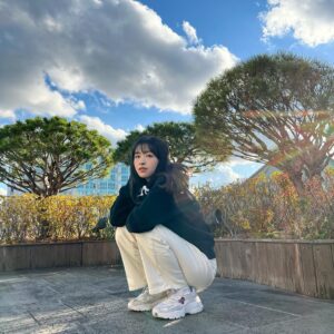Chaewon Instagram - 🍍